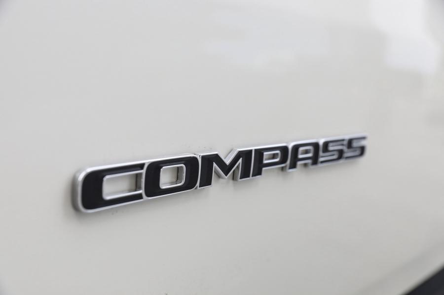 Логотип Jeep Compass Limited (MP) 2017 года  (AU) (фото 12 из 41)